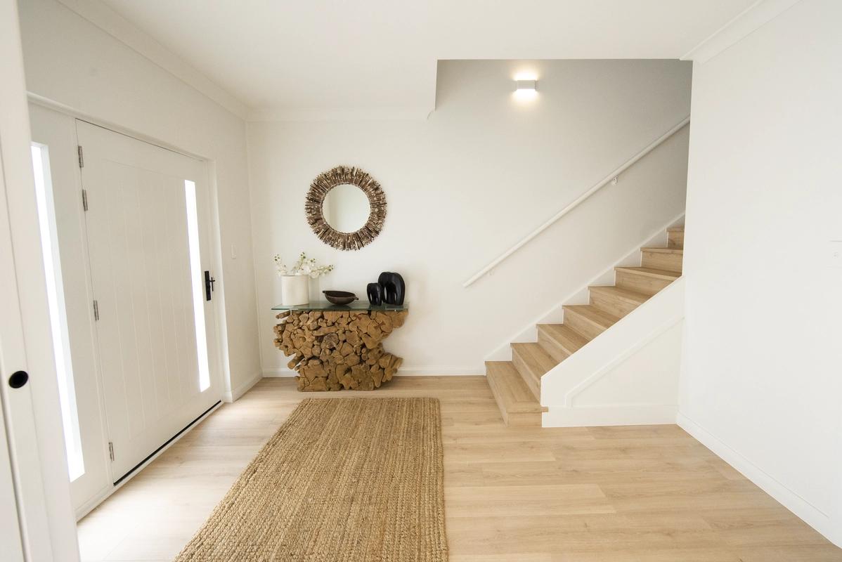 Indoor landing / staircase – The Entrance renovation