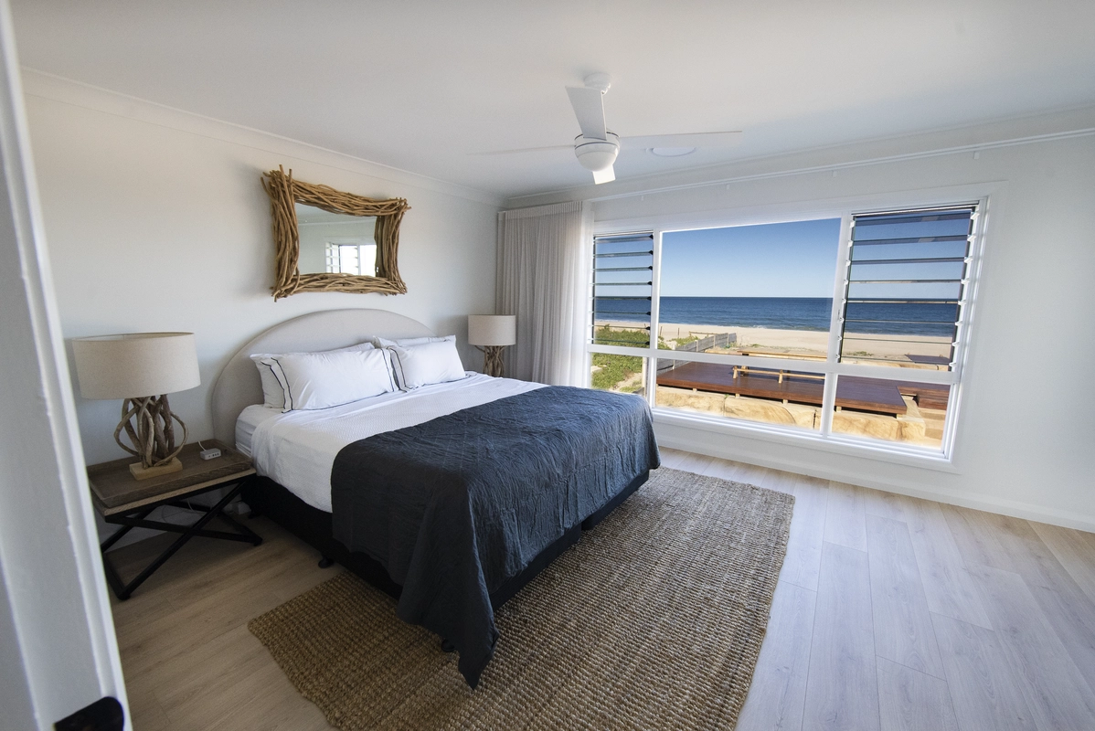 Beachfront bedroom – The Entrance renovation