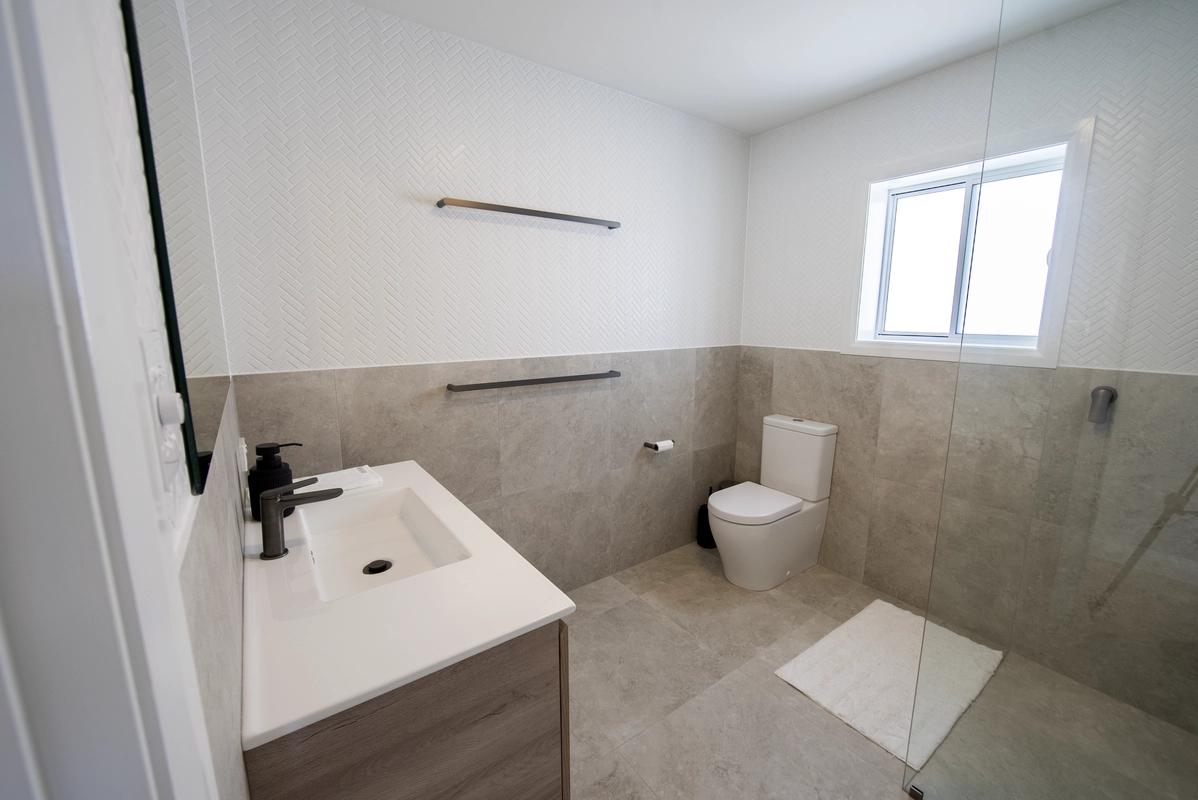 Bathroom ensuite – The Entrance renovation