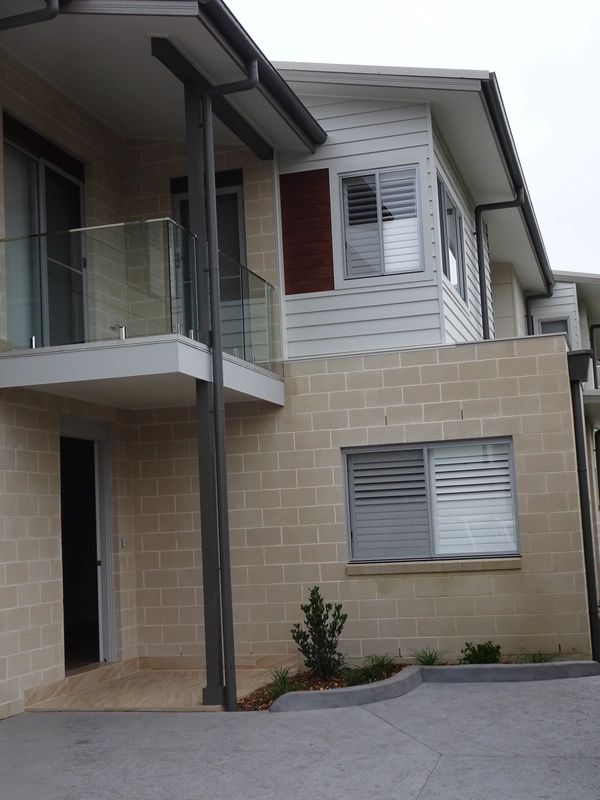 Umina Beach Townhouses / Triplex