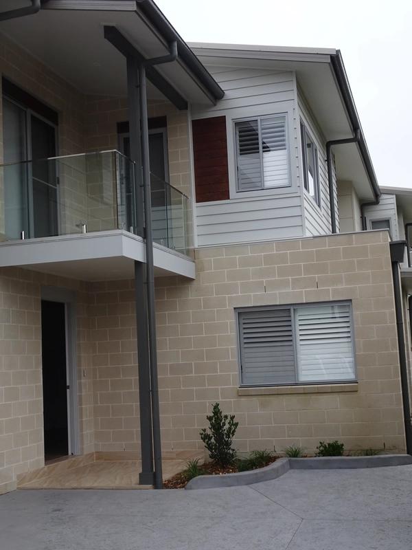 Street frontage – Umina Beach townhouse development