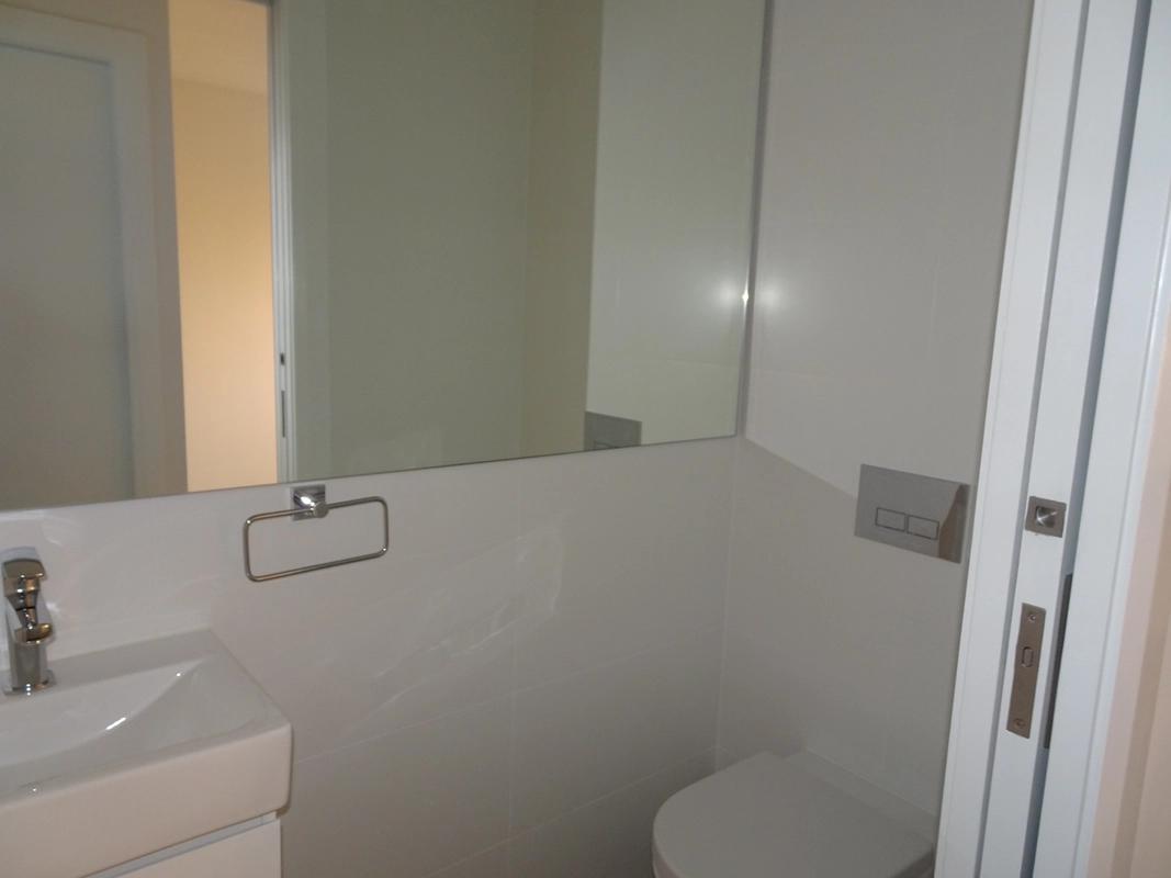 Guest bathroom – Umina Beach townhouse