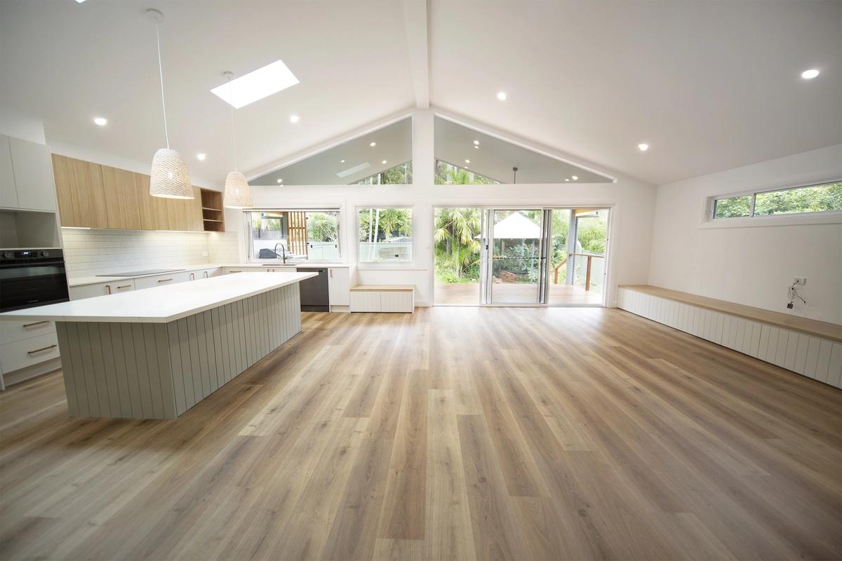 Vaulted ceiling living area – Bensville renovation